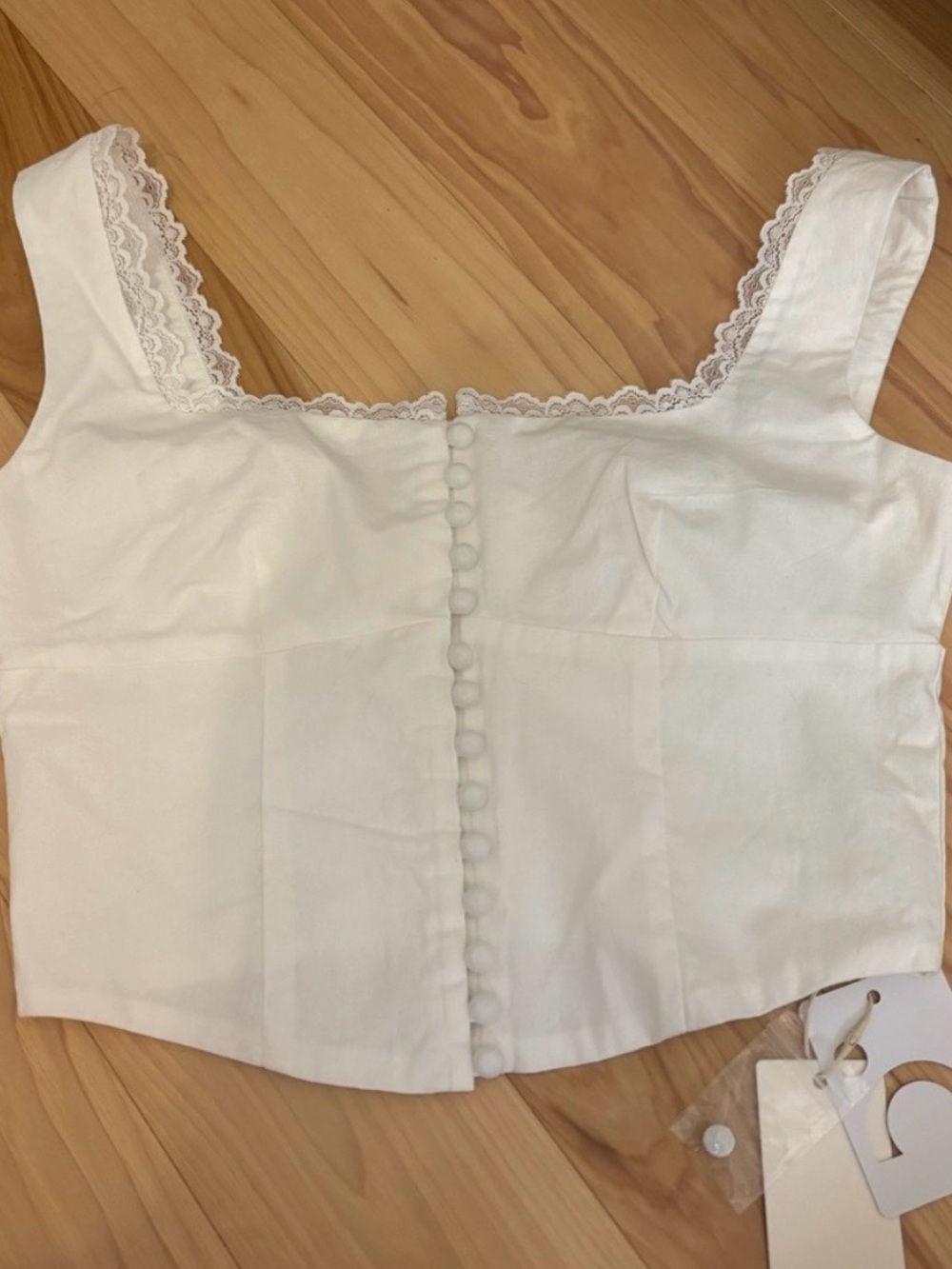 Commense Lace-Trim Button-Front Crop Top